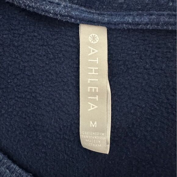 Athleta blue sweatshirt with thumb holes size L  - Picture 5 of 6